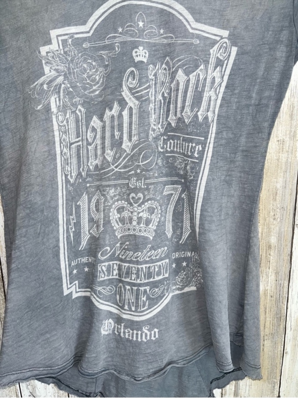 Hard Rock Cafe Orlando Graphic Tee Womens XS Baby Tee Fitted Y2K Vintage Style - Picture 2 of 7